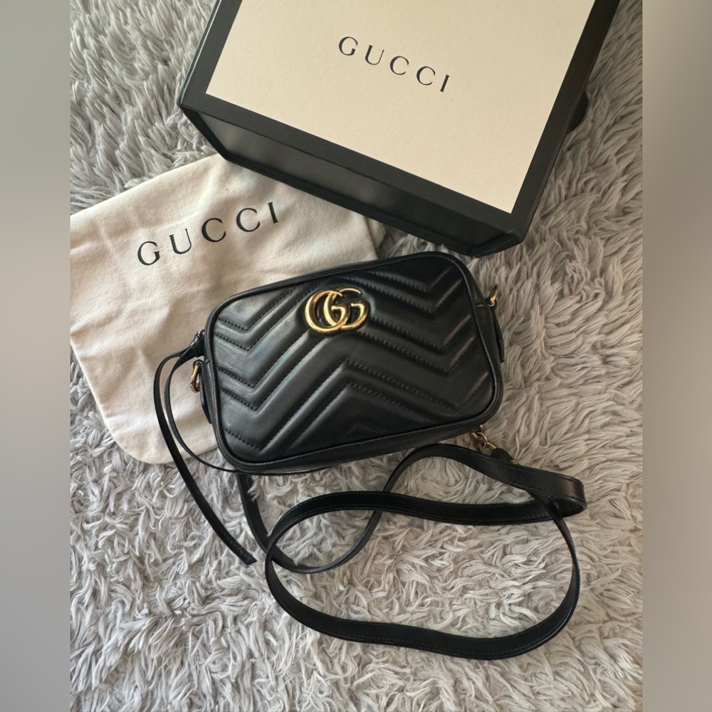 Almost New authentic Gucci small Marmont shoulder bag with dust bag & box